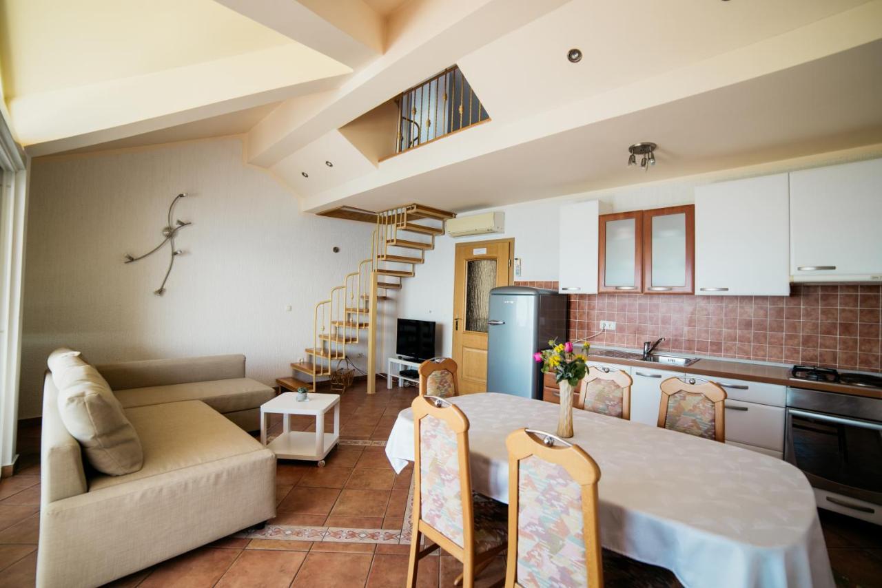Apartment Selce 5206A Bagian luar foto